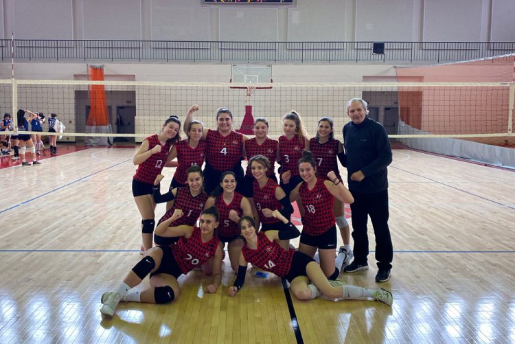 OUR WOMEN'S VOLLEYBALL TEAM MADE IT TO THE PLAY-OFFS 