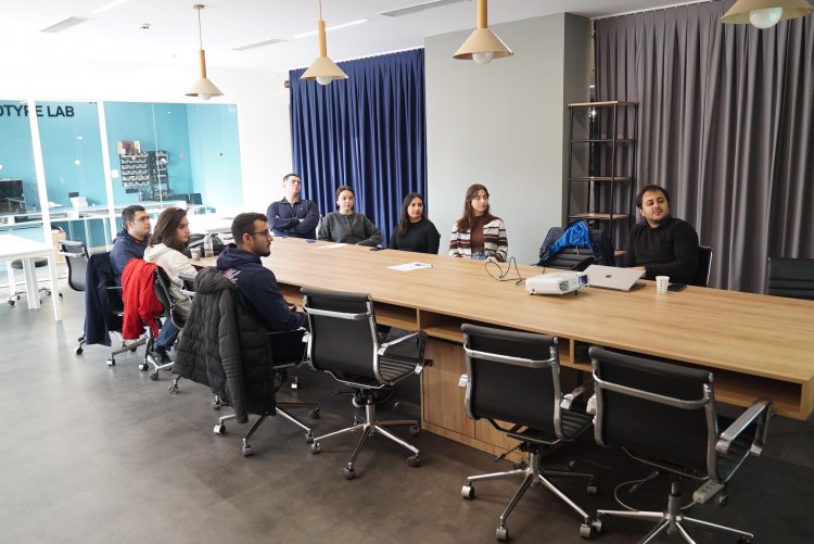 "Wolfram Teknolojilerinde Mathematica ve Wolfram Alpha"