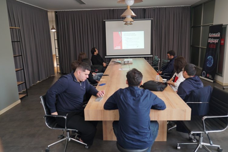 "Wolfram Teknolojilerinde Mathematica ve Wolfram Alpha"